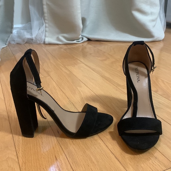 Merona (Target brand) strappy heels - Picture 2 of 7